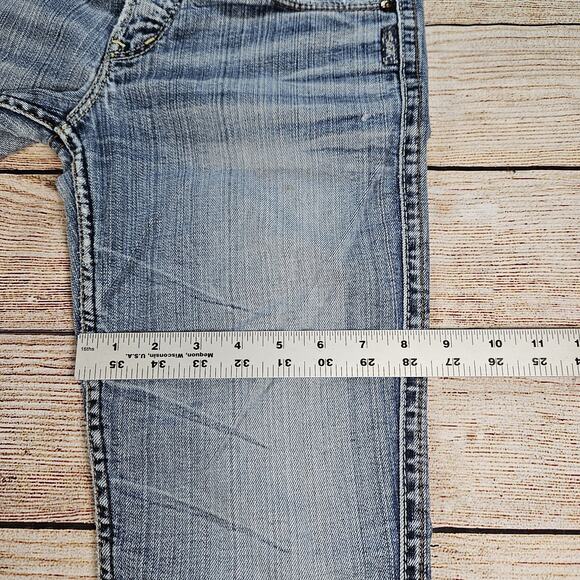Silver Jeans Twisted Bootcut Womens Size 26 Blue Distressed Denim Crop Raw Hem - Picture 4 of 8